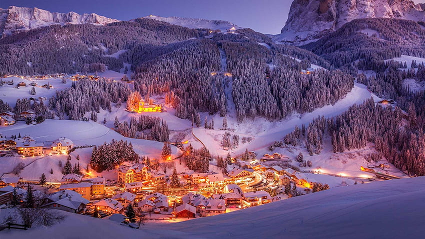 Val Gardena, Dolomiten, Italien, Tal, Schnee, Landschaft, Alpen, Berge, Lichtbäume, Dorf HD-Hintergrundbild