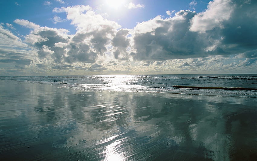 Beach in Lancashire, England, sunshine, sea, England, clouds, beach HD wallpaper
