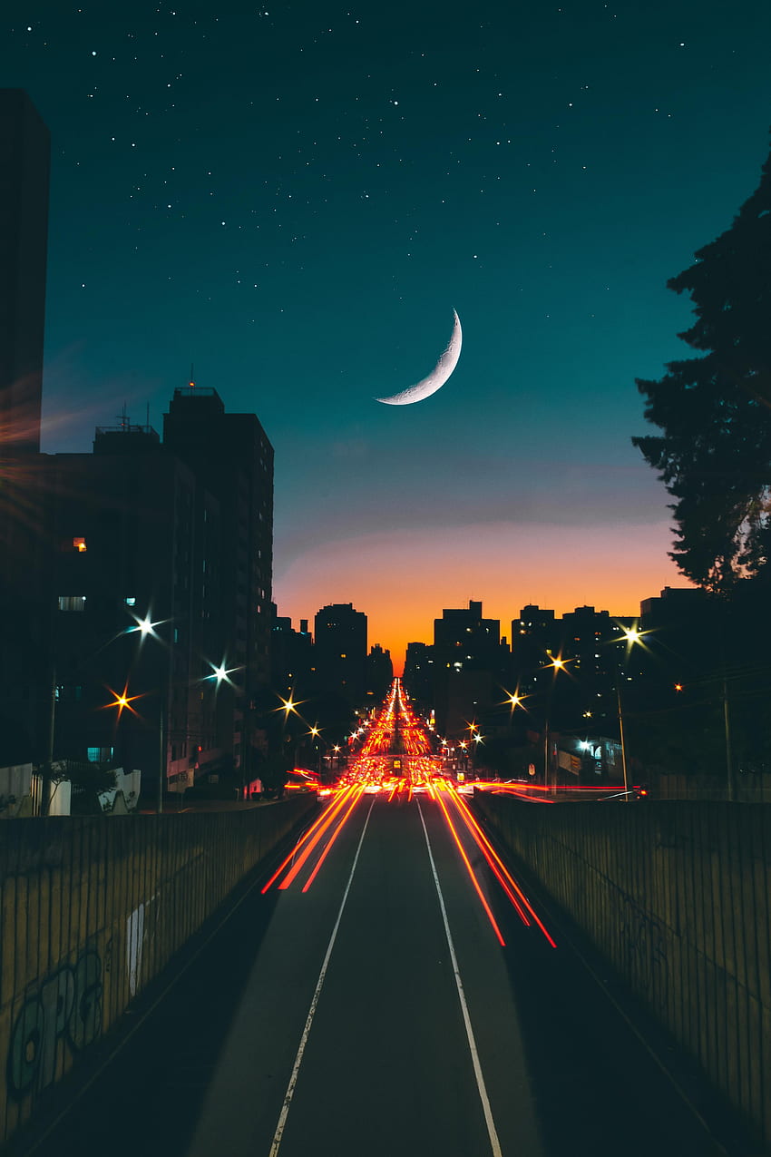 Miasta, gwiazdy, noc, księżyc, droga, ekspozycja długoterminowa Tapeta na telefon HD