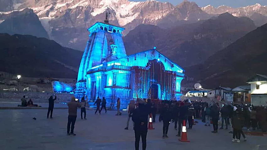Kedarnath Temple wrapped in blanket of snow on closing day ceremony. See pics HD wallpaper