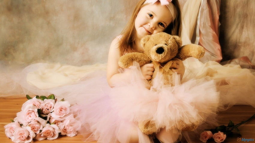 Cute Little Baby Girl With Teddy Bear And Rose, Flower Teddy Bear HD wallpaper