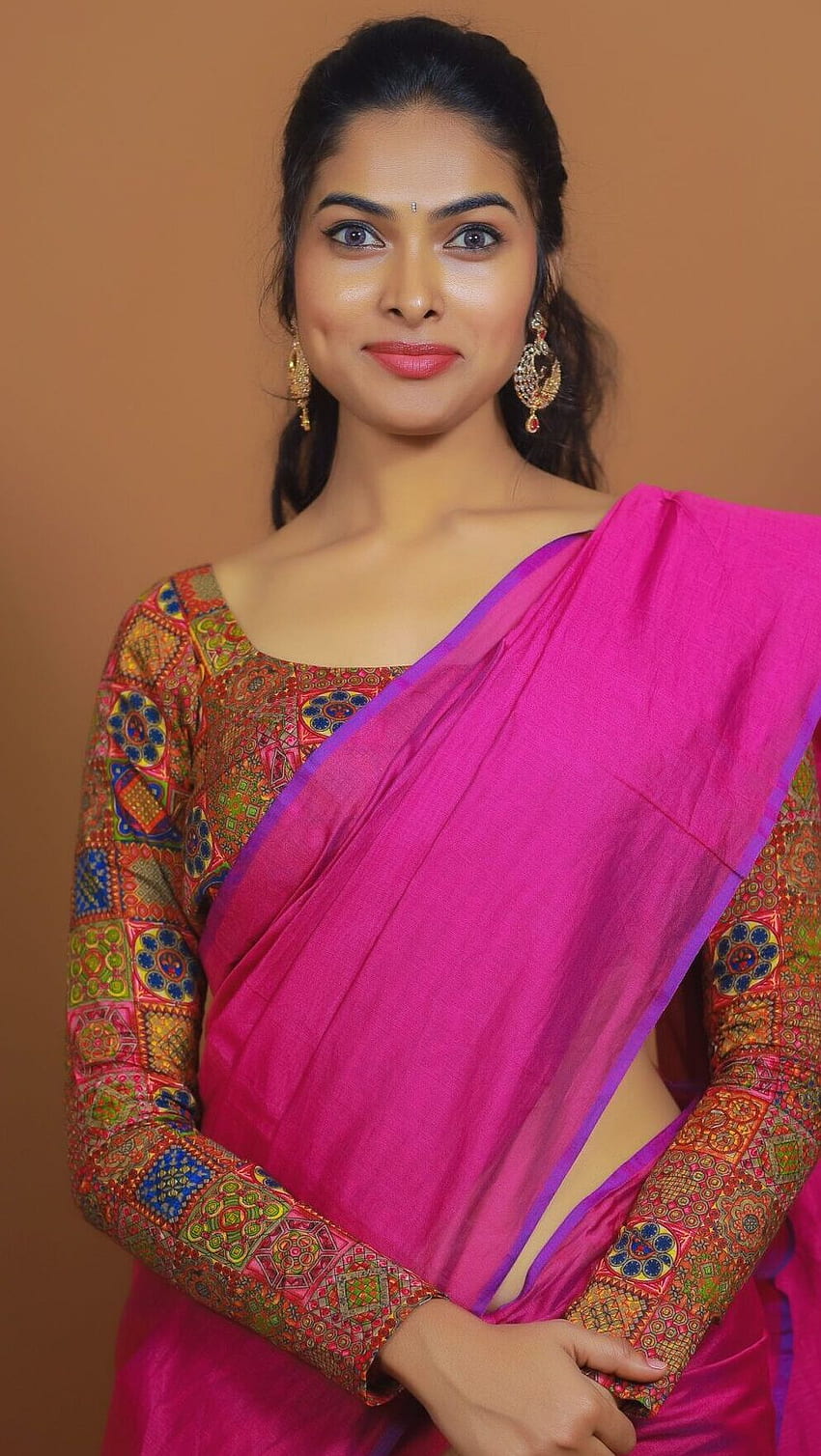 Divi Vadathya, telugu actress, saree lover HD phone wallpaper | Pxfuel