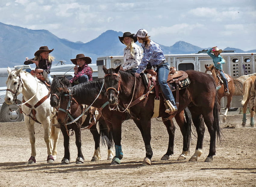 Rodeo Hazır. ., stil, kovboy kız, rodeo, eğlence, esmerler, atlar, açık havada, çiftlik, sarışınlar, kızlar, kadınlar, botlar, western, şapkalar, kadın HD duvar kağıdı