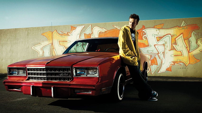 Homme appuyé sur une voiture rouge, Jesse Pinkman, Aaron Paul, Breaking Bad Fond d'écran HD