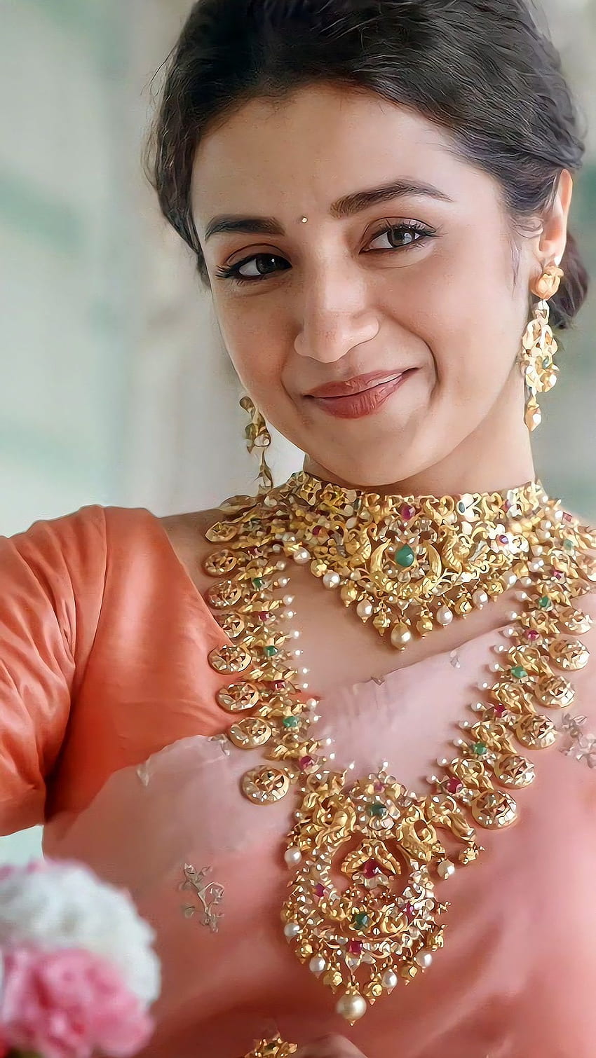 Trisha, tamilische Schauspielerin, Saree-Schönheit HD-Handy-Hintergrundbild