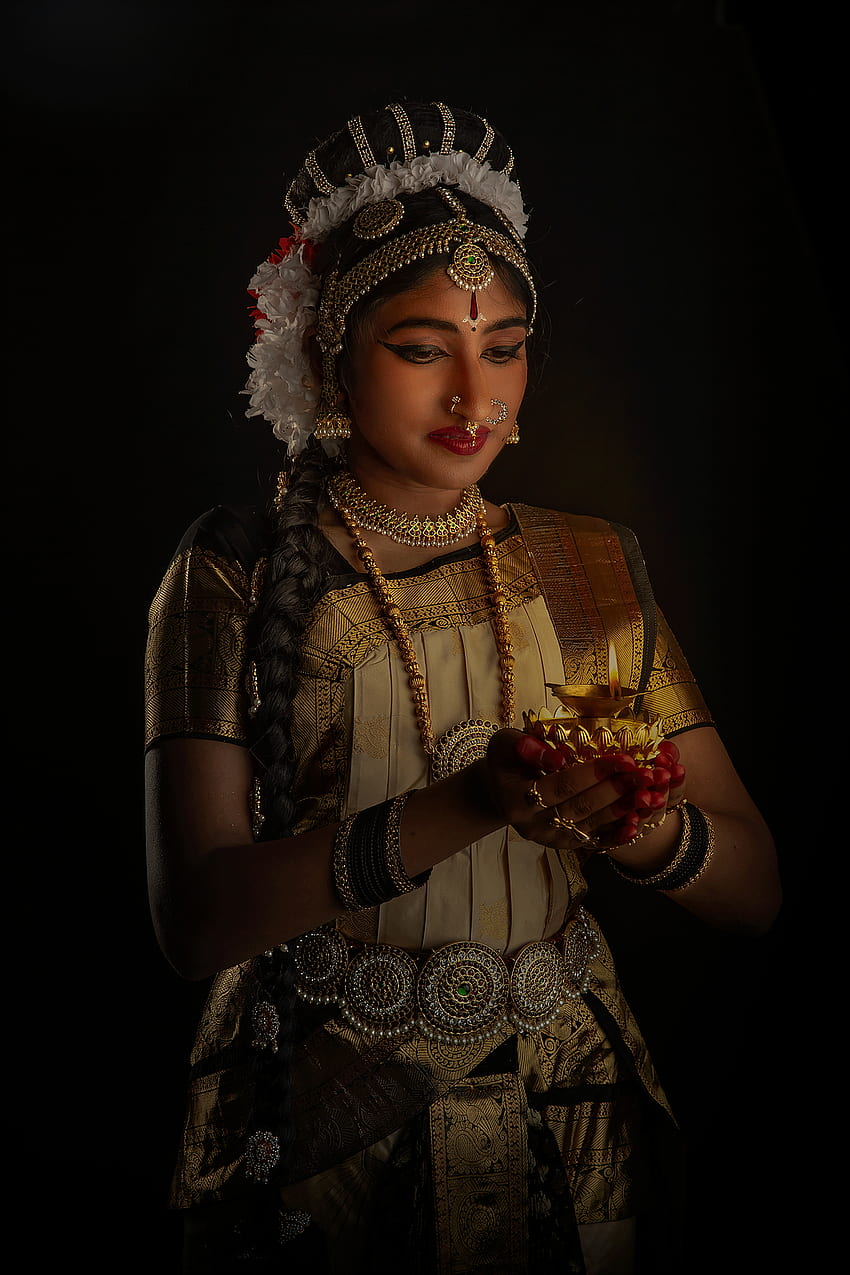 grafía de Thota Naveen. danza india, danza clásica india fondo de pantalla del teléfono