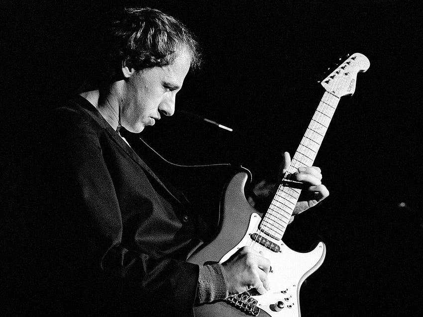 Learn to play guitar like Mark Knopfler in five minutes. All Things Guitar HD wallpaper