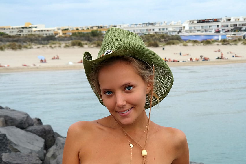 Cowgirl ~ Katya Clover, modella, acqua, bionda, cappello Sfondo HD