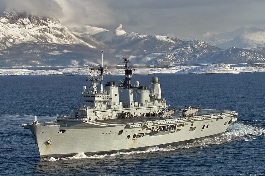 WORLD OF WARSHIPS HMS ARK ROYAL R 07、ノルウェー沿岸沖、8 台の Paxman Valenta ディーゼル発電機、乗組員 685 および 366 航空グループ、4 台の Rolls Royce Olympus ガス タービン、長さ 689 フィート、速度 30 ノット以上、22000 トン 高画質の壁紙