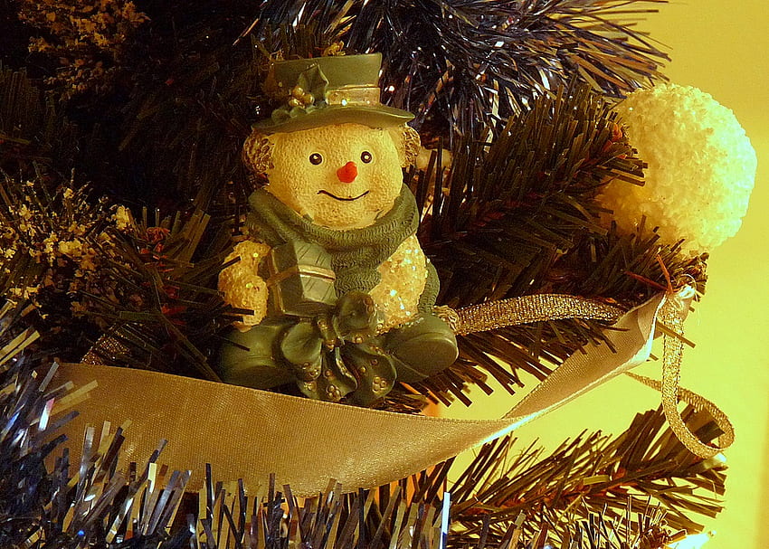 Christmas Tree Decoration, decoration, beautiful, lightining, tirol doll, christmas tree HD wallpaper