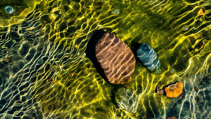 Top Angle View Of Stones Underwater Bubbles HD-Hintergrundbild