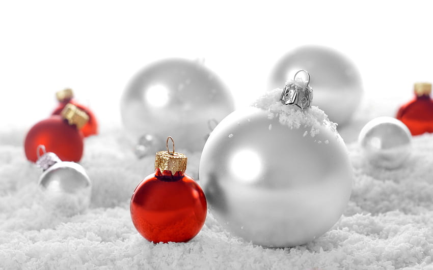 червени и бели коледни топки, бяло, празник, сняг, Коледа, червено, орнаменти, топки HD тапет