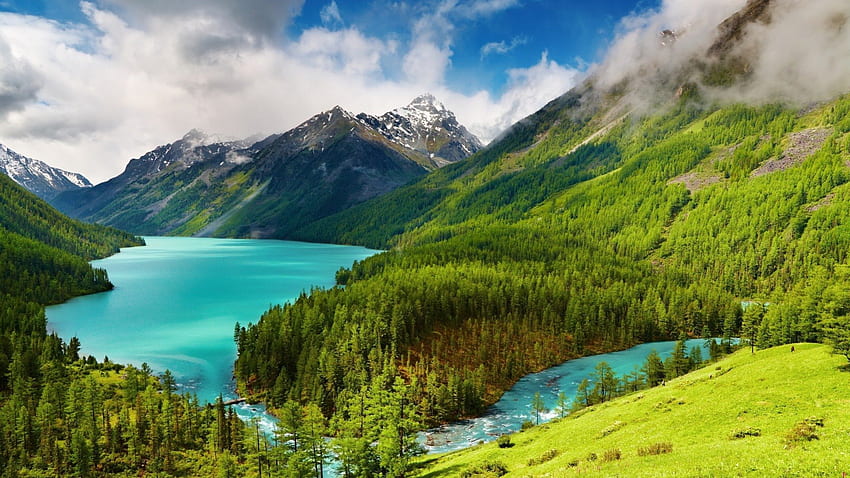 BEAUTIFUL TURQUOISE LAKE, clouds, mountains, water, forest, Russia HD wallpaper
