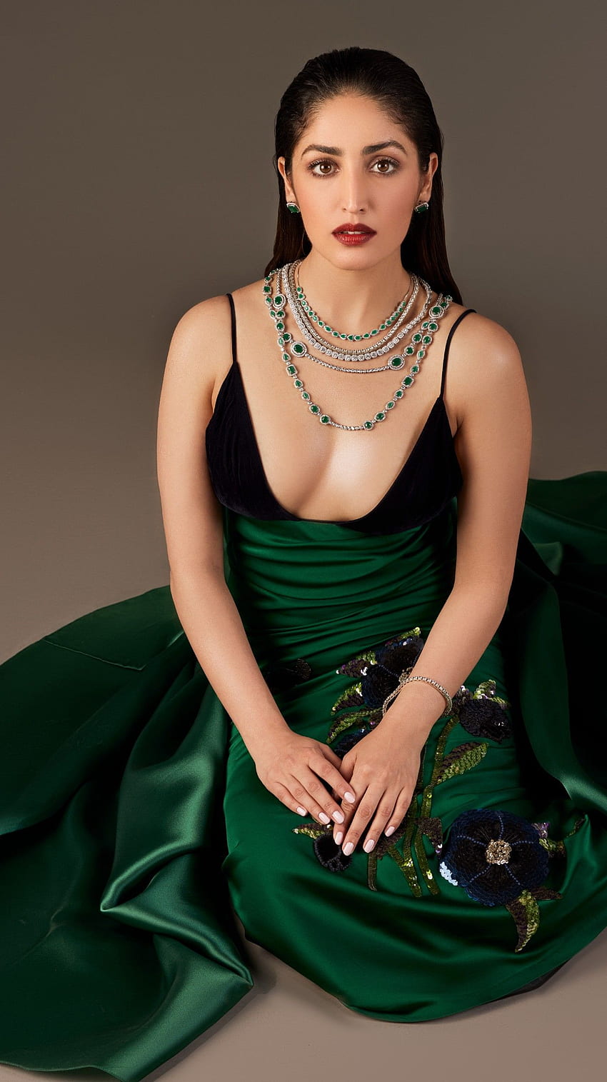 Yami Gautam, actriz de bollywood fondo de pantalla del teléfono