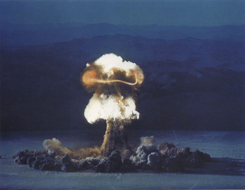 Collecte nucléaire, explosion d'une bombe atomique Fond d'écran HD