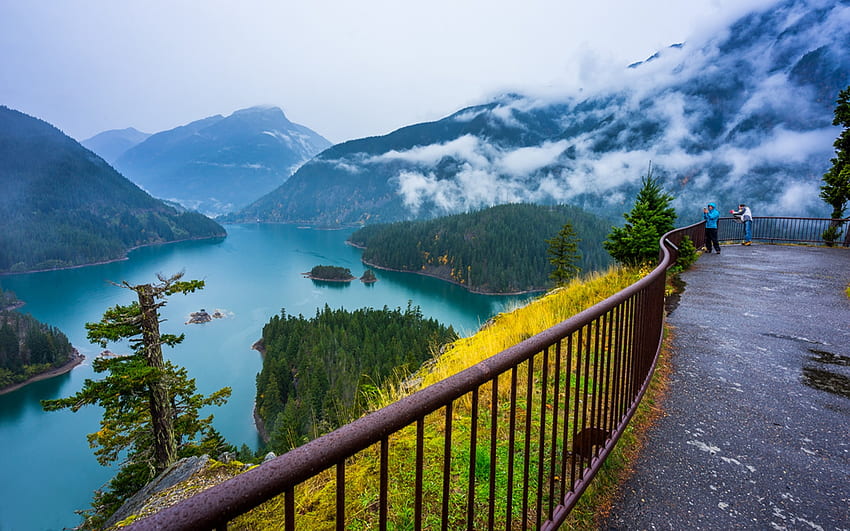 Diablo Lake Overlook, Национален парк North Cascades, Вашингтон, ограда, дървета, път, планини, САЩ HD тапет