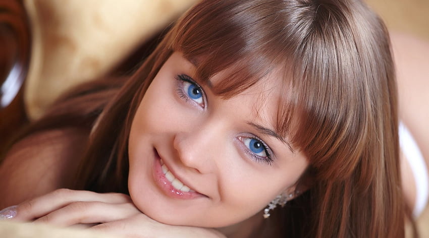 smiling blue-eyed beauty, blue, eyed, smiling, beauty HD wallpaper