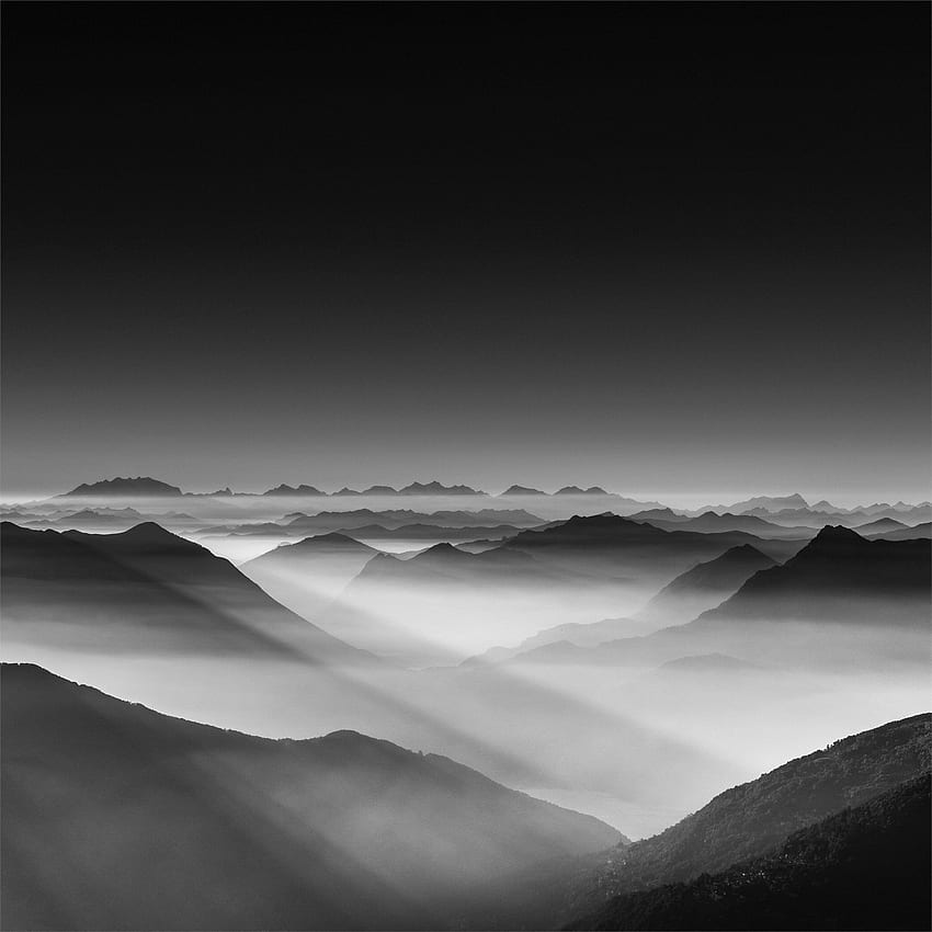 monochromatyczny mglisty kraj górski iPad Pro, góra czarno-biały Tapeta na telefon HD