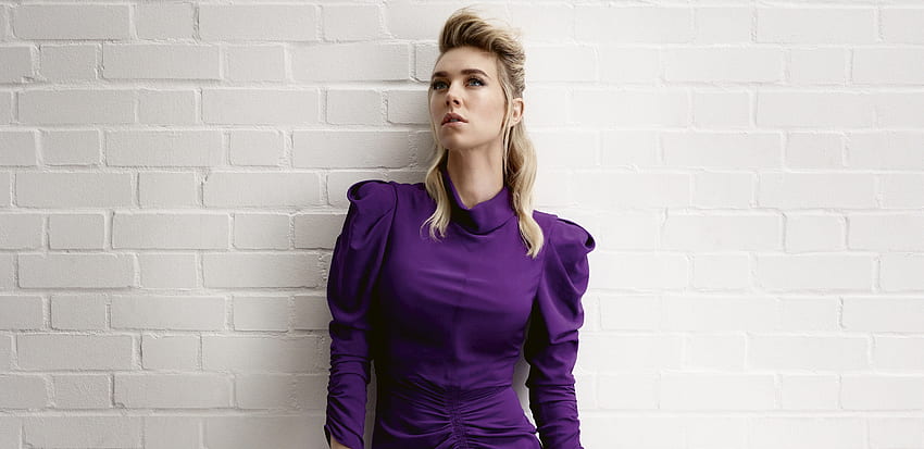 Vanessa Kirby's Best Blonde Hair Moments - wide 6