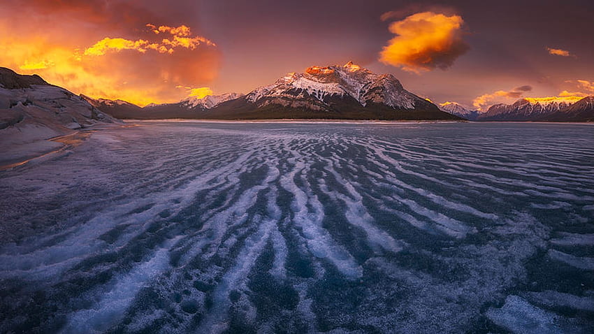 Abraham Lake, Alberta, śnieg, kraj, kolory, chmury, niebo, góra, lód, zachód słońca, Kanada Tapeta HD