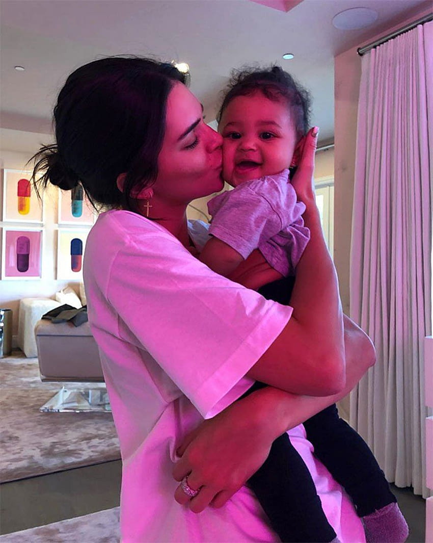 Kardashian Jenner 가족은 Stormi의 첫 생일을 축하합니다: Pics, Stormi Webster HD 전화 배경 화면