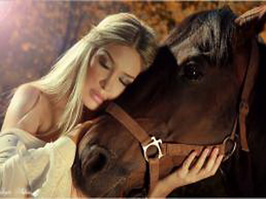 Przyjaciele, blond, przywiązanie, brązowy koń, uczucia, kremowa sukienka, kobieta, piękno Tapeta HD