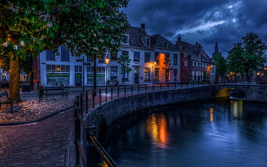 Paesi Bassi Amersfoort Canal Street notte, notturna Sfondo HD