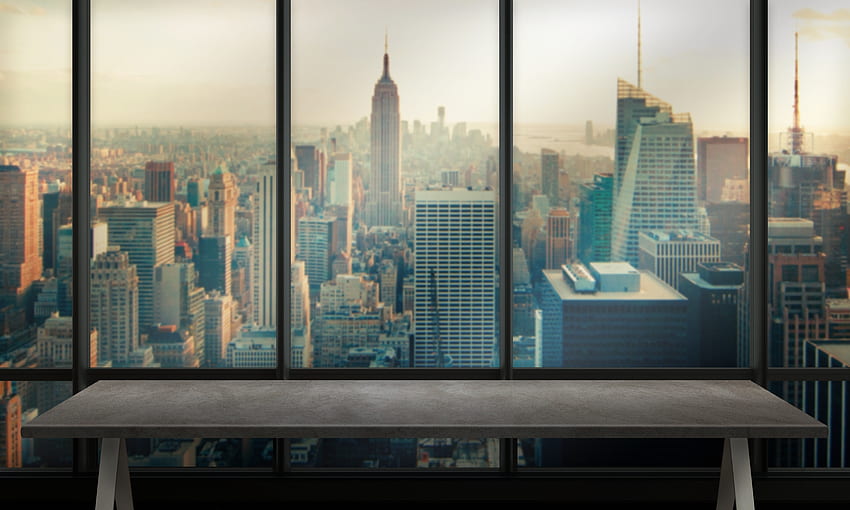 Tisch mit Beinen und Platz im Büro. Stadt im Hintergrund, New Yorker Büro HD-Hintergrundbild