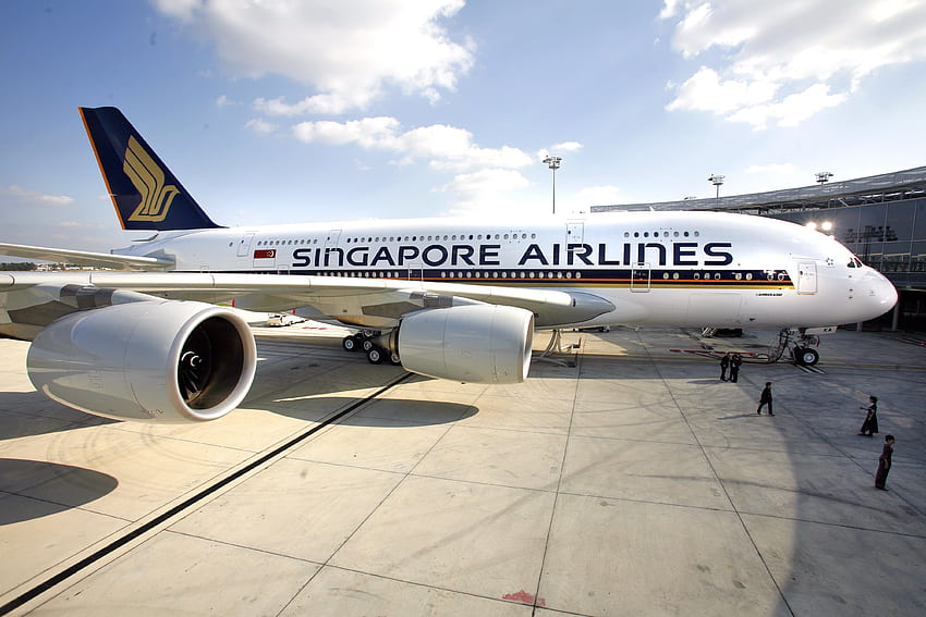 Singapore Airlines rezygnuje z „lotu donikąd”, ale będzie sprzedawać posiłki na pokładzie Singapore Airlines A380 Tapeta HD