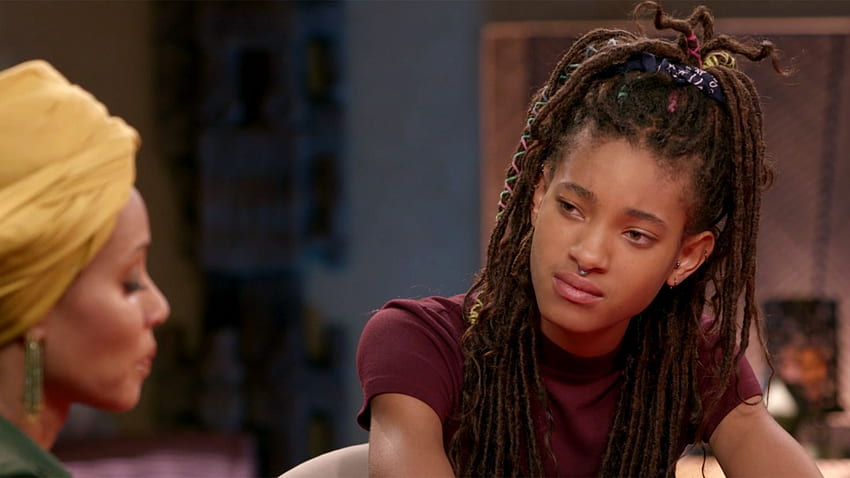 Table ronde rouge, Willow Smith Fond d'écran HD