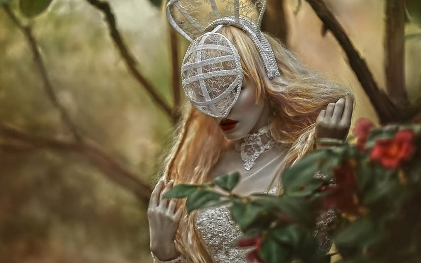 jej sekret, agnieszka lorek, maska, blondynka, sztuka, dziewczyna, las, kobieta Tapeta HD