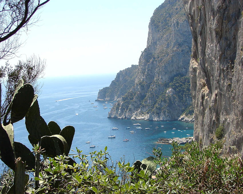 Bay On An Island Of Capri - Marina Piccola HD wallpaper