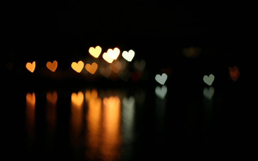ความรักที่สวยงาม: เอฟเฟ็กต์โบเก้หัวใจ พื้นหลังสีเข้ม สะท้อนความรัก วอลล์เปเปอร์ HD