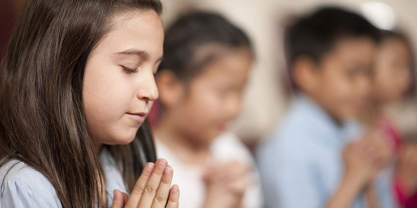 Crianças rezando na escola, Crianças rezando papel de parede HD