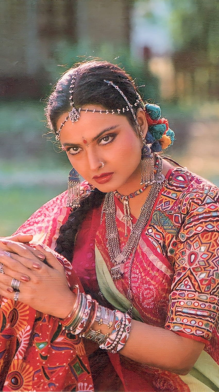 Rekha, attrice di Bollywood Sfondo del telefono HD