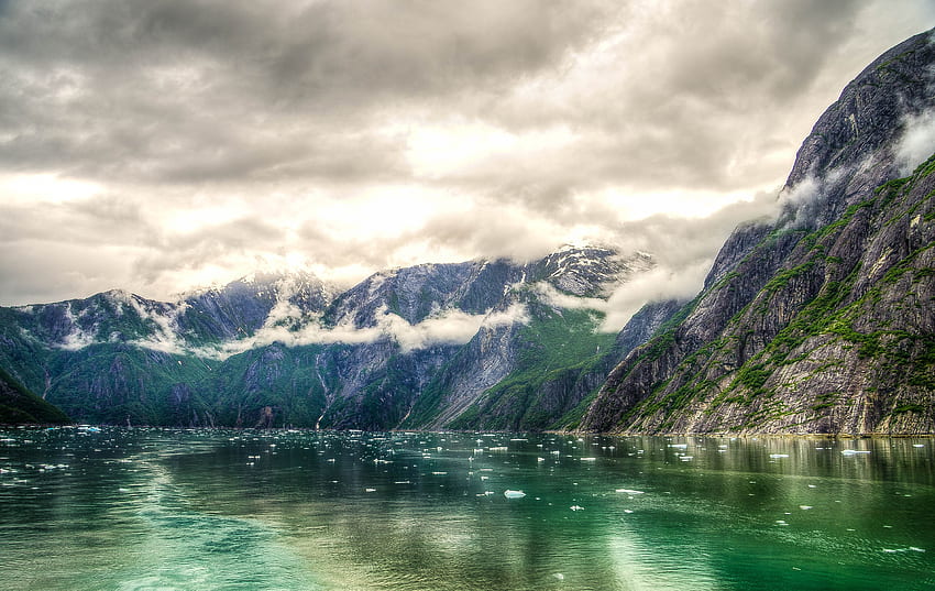 Lanskap pegunungan dan Fjord di bawah awan di sekitar Juneau, Alaska - stok - Public Domain, Juneau Alaska Wallpaper HD