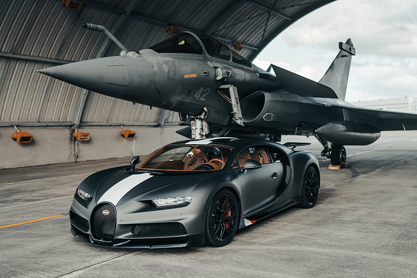 Bugatti Chiron et un Jet Fighter, jet, chiron, bugatti, voitures Fond d'écran HD