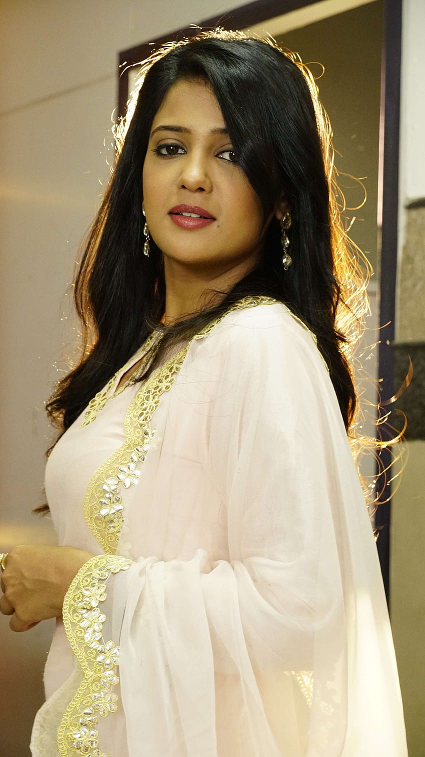 Gulki joshi, atriz de Bollywood, concorrente do Big Boss Papel de parede de celular HD