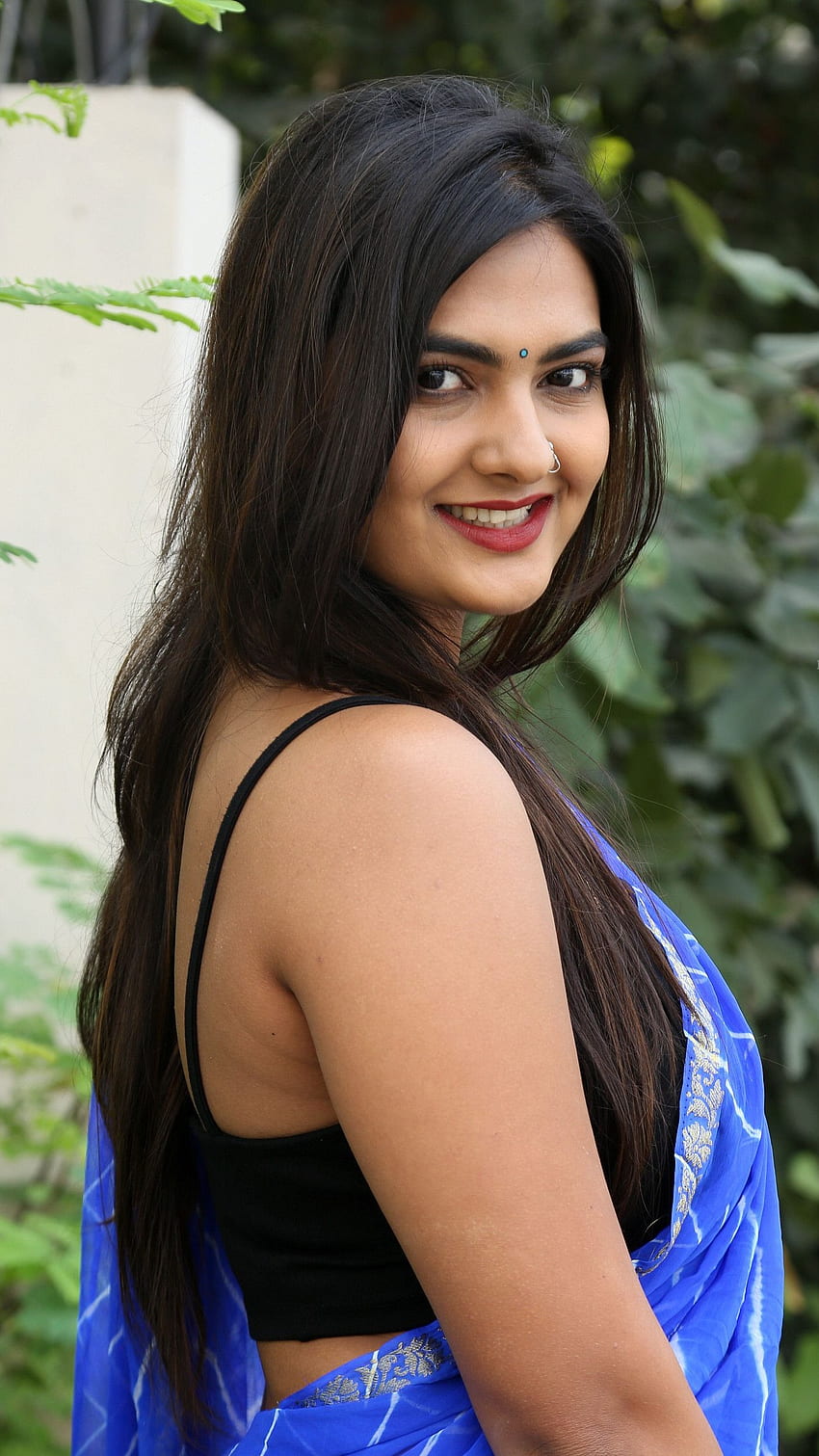 Neha deshpande, telugu actress, saree beauty HD phone wallpaper