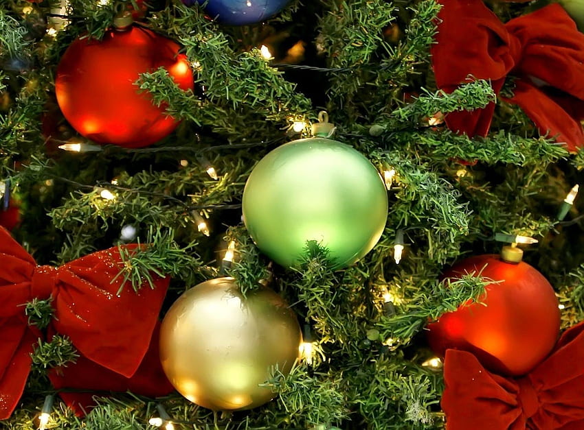 Holidays, New Year, Christmas, Holiday, Close-Up, Christmas Decorations, Christmas Tree Toys, Christmas Tree, Garland, Balls, Bows, Garlands HD wallpaper