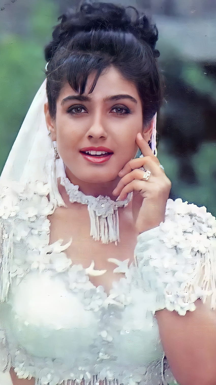 Raveena Tandon, atriz de Bollywood, vintage Papel de parede de celular HD