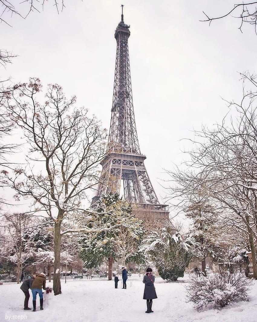 Eiffel Tower in the snow. Paris tour eiffel, Tour eiffel, Eiffel tower, Snowy Paris HD phone wallpaper