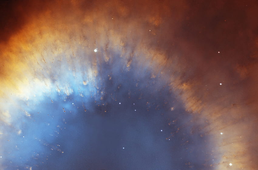 Кометоподобни нишки по вътрешния ръб на спиралата, мъглявината Helix HD тапет