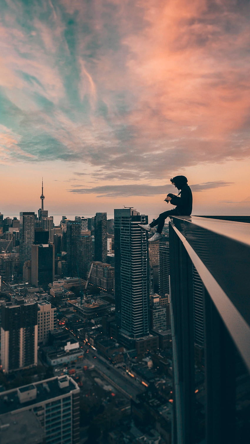 A Man Sitting on Top of a Building in 2020. Phone for men, Anime Scenes, Beautiful background HD電話の壁紙