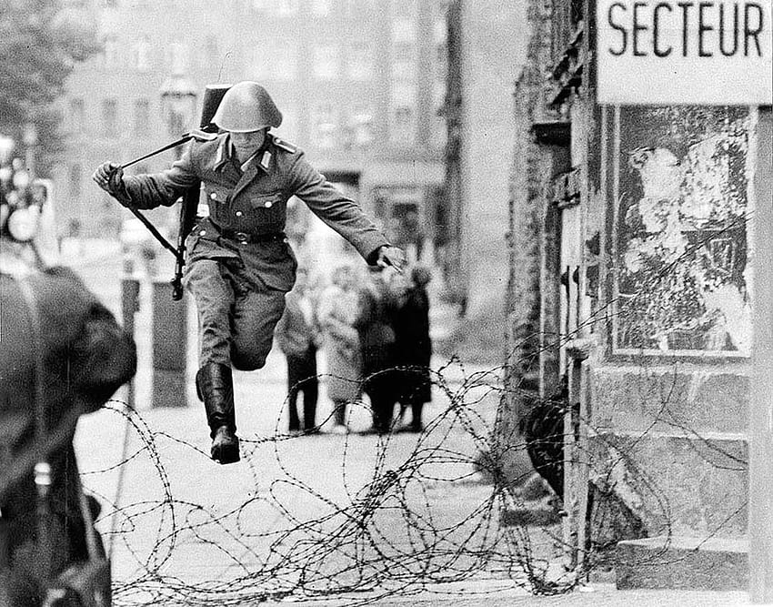 black and white, soldiers, grayscale, Berlin, monochrome, barbed wire, old graphy, jump, street, historical HD wallpaper