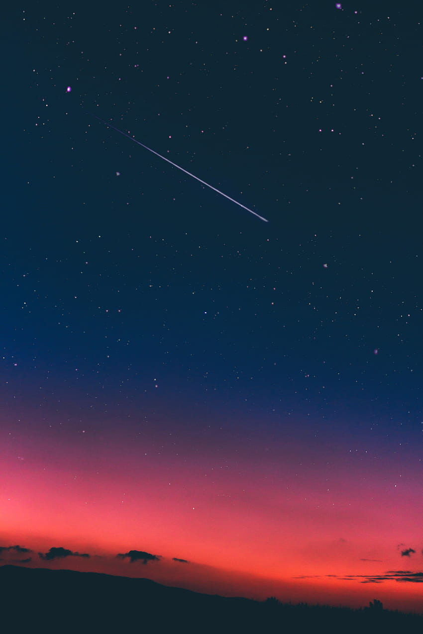 별똥별이 있는 밤하늘. TAGS: 분홍색, 파란색, 깊은, 일몰, 혜성, 별, 별이 빛나는, 높은 해상도. 밤하늘, 밤하늘, 별똥별 HD 전화 배경 화면