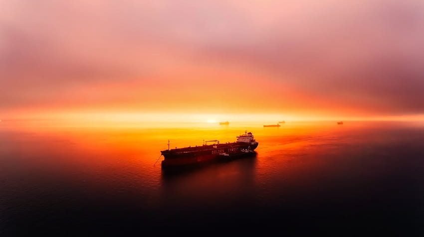 日没時の海の石油タンカー, 乗り物, 海, 自然, 夕焼け, 海, 石油タンカー, 空 高画質の壁紙