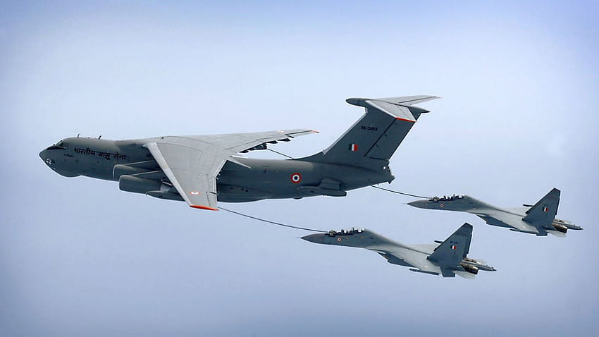 Indiens leichtes Kampfflugzeug Tejas führt die erste Air-to-Air, HAL Tejas durch HD-Hintergrundbild