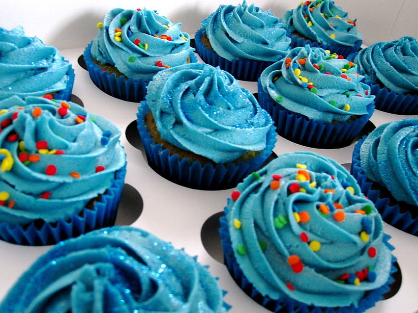 Blue Cupcakes. The cake is black, yellow and green inside i HD wallpaper