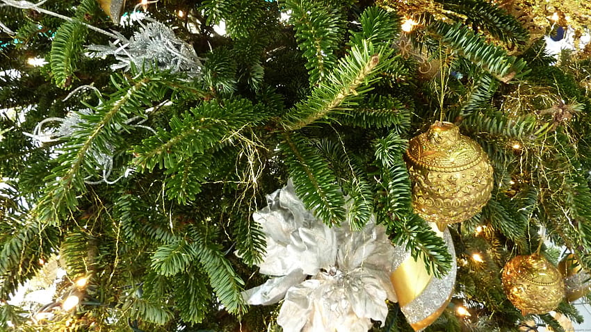 Silver and Gold Christmas Tree I, Tinsel HD wallpaper